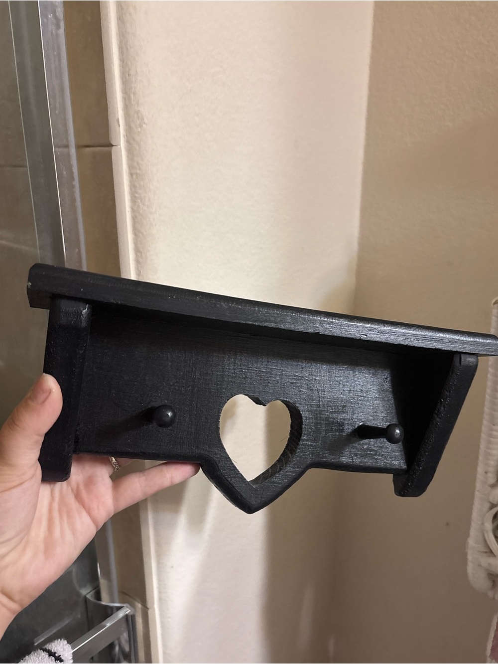 Black Heart Accent Wall Shelf with Pegs - Unbranded